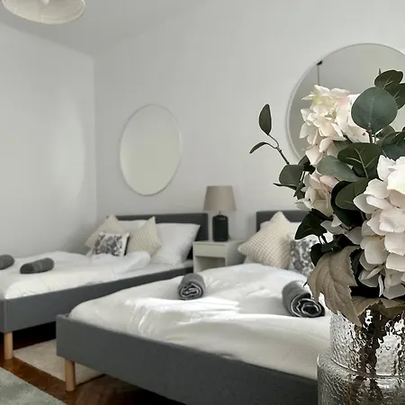 Spacious Apartment, 3 Min To U1 Reumannplatz Vienna Esterno foto