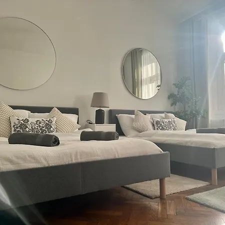 Spacious Apartment, 3 Min To U1 Reumannplatz Vienna Esterno foto
