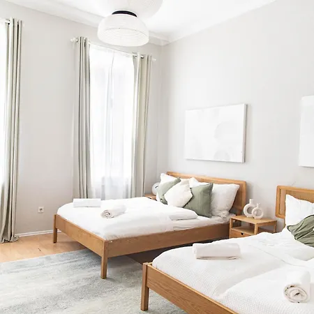 Spacious Apartment, 3 Min To U1 Reumannplatz Vienna Esterno foto