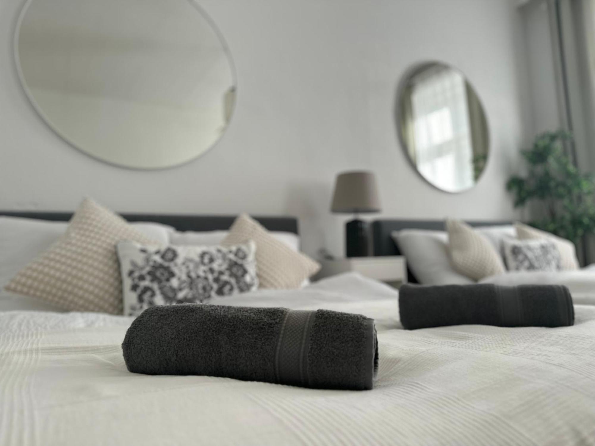 Spacious Apartment, 3 Min To U1 Reumannplatz Appartamento